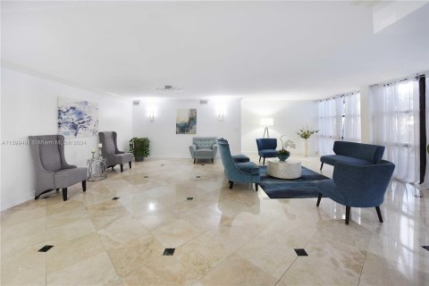 Condominio en venta en Hallandale Beach, Florida, 2 dormitorios, 132.85 m2 № 1209458 - foto 28