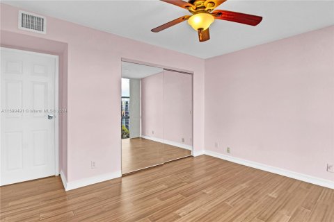 Condominio en venta en Hallandale Beach, Florida, 2 dormitorios, 132.85 m2 № 1209458 - foto 16