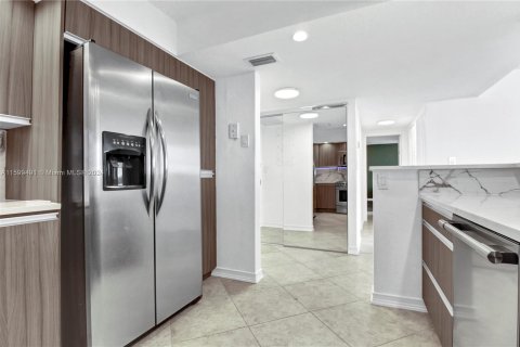 Condominio en venta en Hallandale Beach, Florida, 2 dormitorios, 132.85 m2 № 1209458 - foto 5