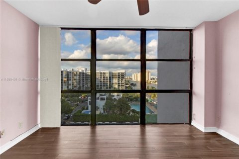 Condominio en venta en Hallandale Beach, Florida, 2 dormitorios, 132.85 m2 № 1209458 - foto 17