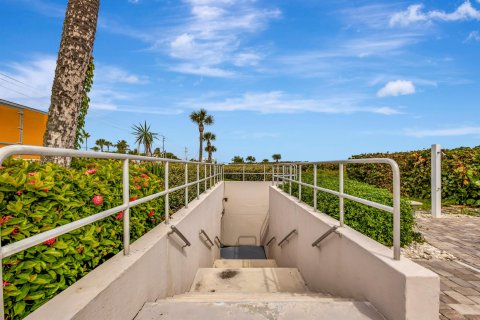 Copropriété à vendre à Hutchinson Island South, Floride: 2 chambres, 116.22 m2 № 945993 - photo 2