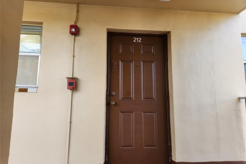 Copropriété à vendre à Sunrise, Floride: 2 chambres, 78.97 m2 № 945994 - photo 5