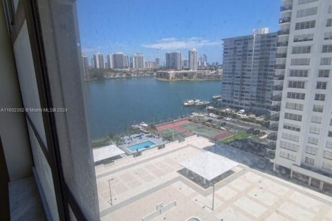 Condominio en venta en Aventura, Florida, 2 dormitorios, 120.77 m2 № 1220758 - foto 1