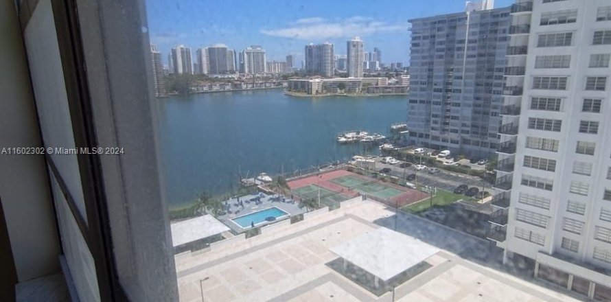 Condominio en Aventura, Florida, 2 dormitorios  № 1220758