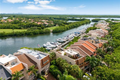 Townhouse in Palmetto Bay, Florida 3 bedrooms, 453.36 sq.m. № 1315536 - photo 2