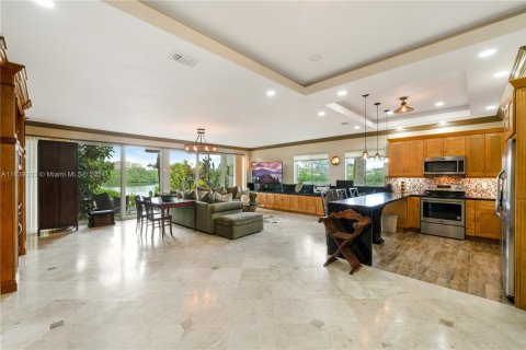 Touwnhouse à vendre à Palmetto Bay, Floride: 3 chambres, 453.36 m2 № 1315536 - photo 9