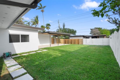 House in Hollywood, Florida 3 bedrooms, 191.84 sq.m. № 1151905 - photo 26