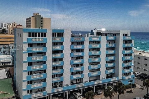 Condominio en venta en Hollywood, Florida, 1 dormitorio, 69.68 m2 № 954198 - foto 29