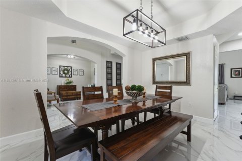 Casa en venta en Miami, Florida, 5 dormitorios, 289.48 m2 № 1280749 - foto 10