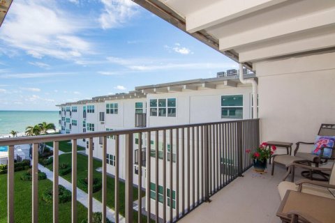 Condominio en venta en Vero Beach, Florida, 2 dormitorios, 83.61 m2 № 776622 - foto 24