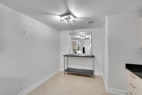 Copropriété à vendre à Miami, Floride: 2 chambres, 175.12 m2 № 1229866 - photo 15