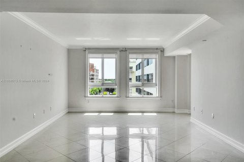 Condominio en venta en Miami, Florida, 2 dormitorios, 175.12 m2 № 1229866 - foto 17