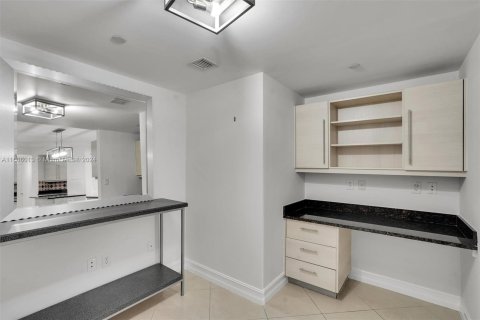 Copropriété à vendre à Miami, Floride: 2 chambres, 175.12 m2 № 1229866 - photo 14