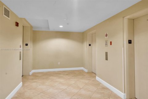 Copropriété à vendre à Miami, Floride: 2 chambres, 175.12 m2 № 1229866 - photo 4