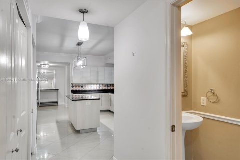 Condominio en venta en Miami, Florida, 2 dormitorios, 175.12 m2 № 1229866 - foto 6