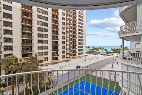 Condominio en venta en Bal Harbour, Florida, 3 dormitorios, 234.58 m2 № 1229796 - foto 14