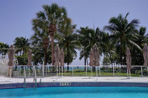 Condominio en venta en Bal Harbour, Florida, 3 dormitorios, 234.58 m2 № 1229796 - foto 25