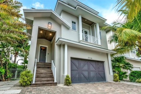 Villa ou maison à vendre à Bradenton Beach, Floride: 8 chambres, 363.25 m2 № 1214168 - photo 1