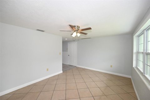 House in New Port Richey, Florida 3 bedrooms, 84.36 sq.m. № 1366772 - photo 8