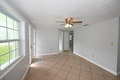 House in New Port Richey, Florida 3 bedrooms, 84.36 sq.m. № 1366772 - photo 7