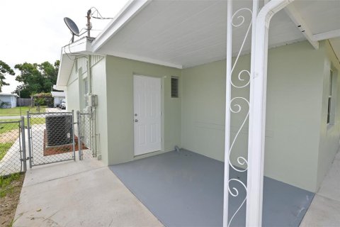 House in New Port Richey, Florida 3 bedrooms, 84.36 sq.m. № 1366772 - photo 20