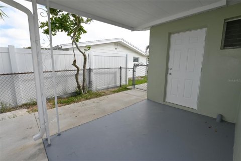 House in New Port Richey, Florida 3 bedrooms, 84.36 sq.m. № 1366772 - photo 21