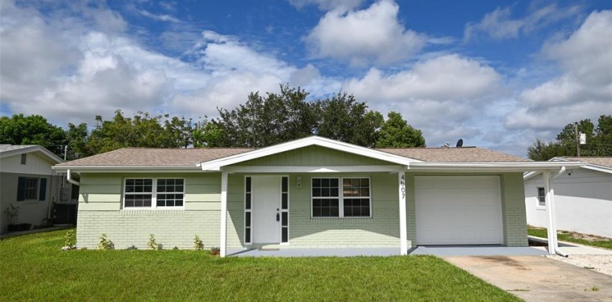 House in New Port Richey, Florida 3 bedrooms, 84.36 sq.m. № 1366772