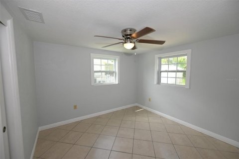 House in New Port Richey, Florida 3 bedrooms, 84.36 sq.m. № 1366772 - photo 15