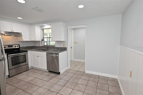 House in New Port Richey, Florida 3 bedrooms, 84.36 sq.m. № 1366772 - photo 5