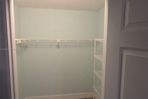 Condo in Sunrise, Florida, 2 bedrooms  № 1237302 - photo 24