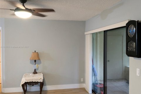 Condo in Sunrise, Florida, 2 bedrooms  № 1237302 - photo 19