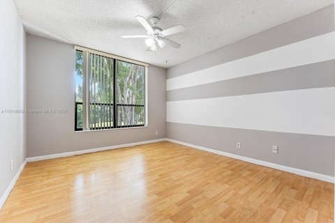 Copropriété à vendre à Tamarac, Floride: 2 chambres, 96.62 m2 № 1268769 - photo 14