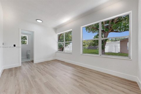 Casa en venta en Miami, Florida, 4 dormitorios, 113.34 m2 № 1368684 - foto 13