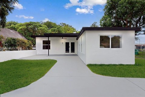 Casa en venta en Miami, Florida, 4 dormitorios, 113.34 m2 № 1368684 - foto 1