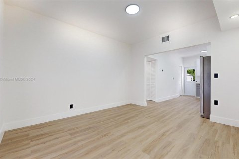 Casa en venta en Miami, Florida, 4 dormitorios, 113.34 m2 № 1368684 - foto 8