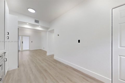 Villa ou maison à vendre à Miami, Floride: 4 chambres, 113.34 m2 № 1368684 - photo 6