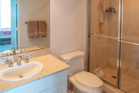 Condo in Aventura, Florida, 2 bedrooms  № 1007005 - photo 23