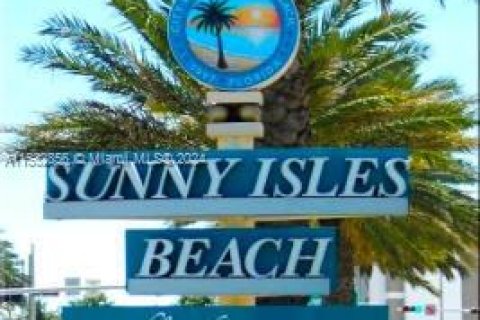 Immobilier commercial à vendre à Sunny Isles Beach, Floride № 1006960 - photo 1