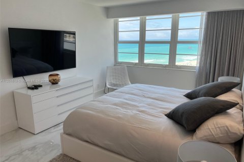 Condo in Miami Beach, Florida, 2 bedrooms  № 5780 - photo 22