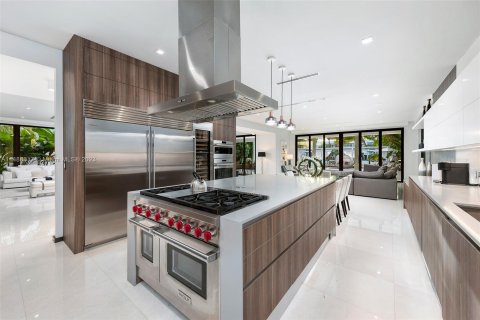 Casa en alquiler en Miami Beach, Florida, 8 dormitorios, 600.06 m2 № 847989 - foto 8