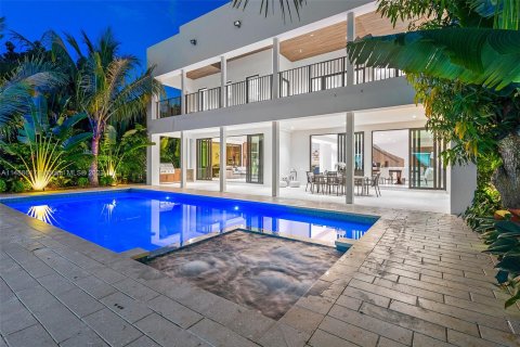 Villa ou maison à louer à Miami Beach, Floride: 8 chambres, 600.06 m2 № 847989 - photo 9