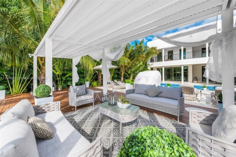 Casa en alquiler en Miami Beach, Florida, 8 dormitorios, 600.06 m2 № 847989 - foto 1