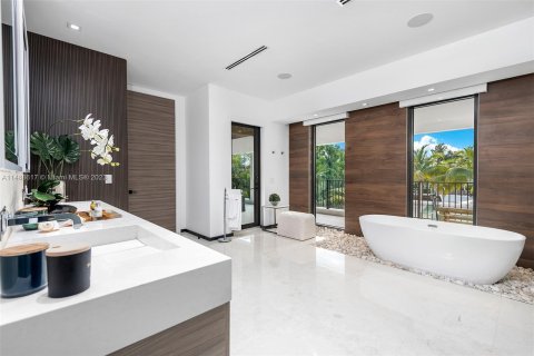 Villa ou maison à louer à Miami Beach, Floride: 8 chambres, 600.06 m2 № 847989 - photo 30