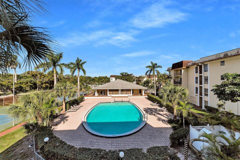 Condominio en venta en North Miami, Florida, 2 dormitorios, 86.21 m2 № 577086 - foto 2