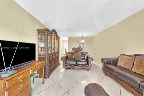 Condominio en venta en North Miami, Florida, 2 dormitorios, 86.21 m2 № 577086 - foto 11