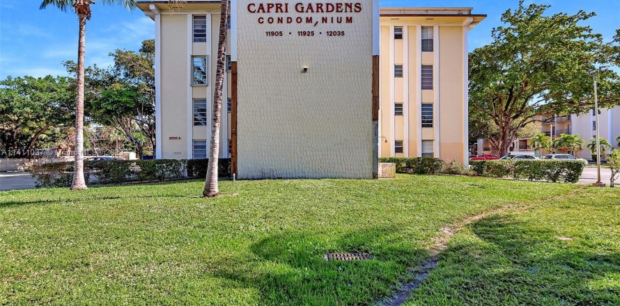Condominio en North Miami, Florida, 2 dormitorios  № 577086