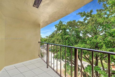 Condominio en venta en North Miami, Florida, 2 dormitorios, 86.21 m2 № 577086 - foto 12