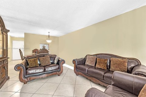 Condominio en venta en North Miami, Florida, 2 dormitorios, 86.21 m2 № 577086 - foto 9