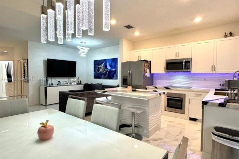 Adosado en venta en Homestead, Florida, 3 dormitorios, 160.07 m2 № 1365371 - foto 1