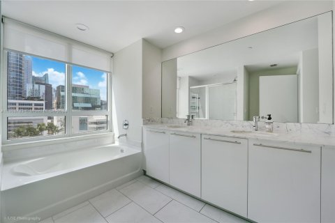 Copropriété à vendre à Miami, Floride: 2 chambres, 118.73 m2 № 1365372 - photo 13